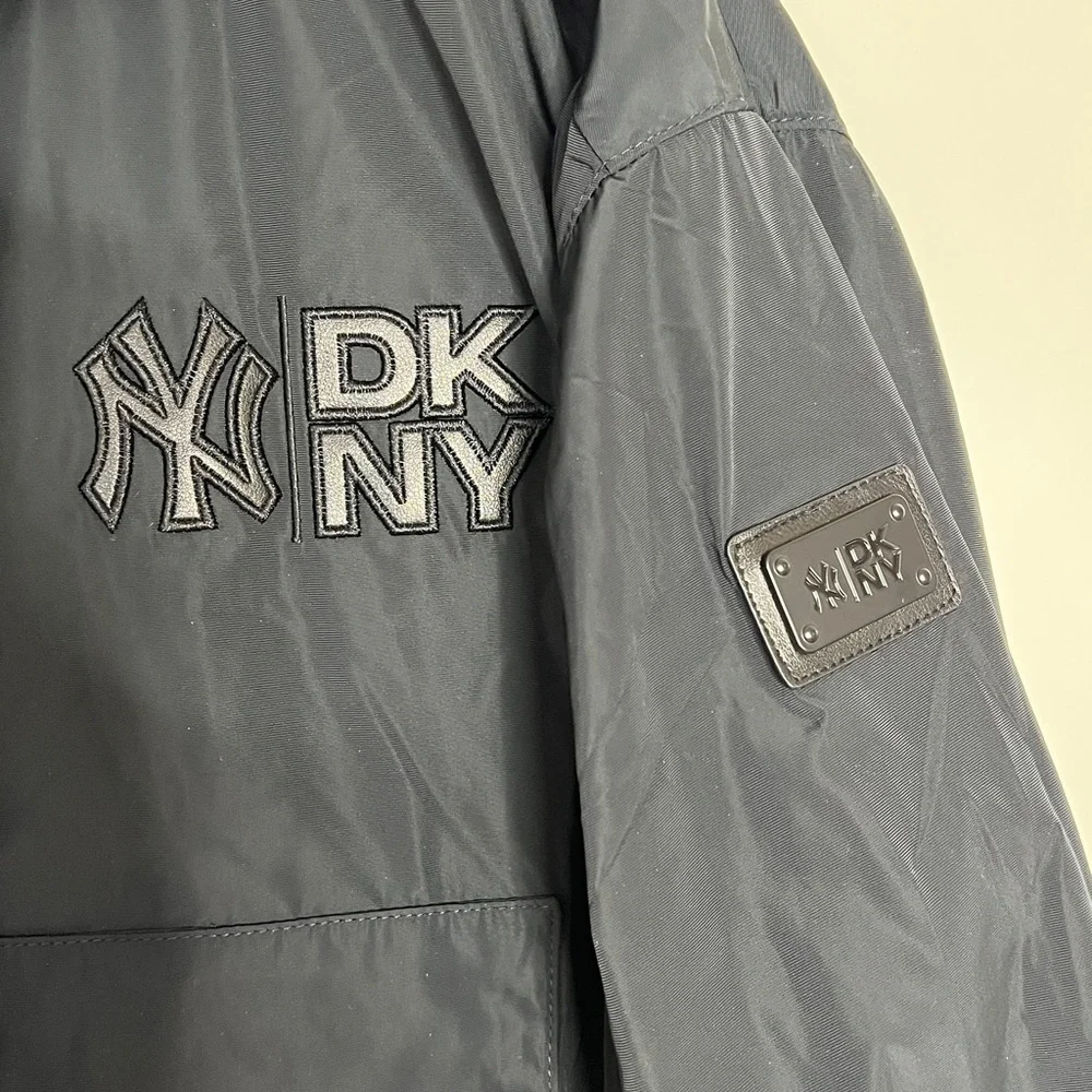 DKNY X YANKEES Sz S HALF-ZIP Nylon JACKET - New with Tags